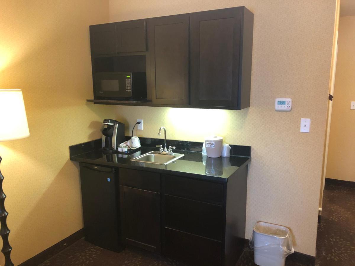 Holiday Express & Lansing-dimondale By Ihg Hotel 2*